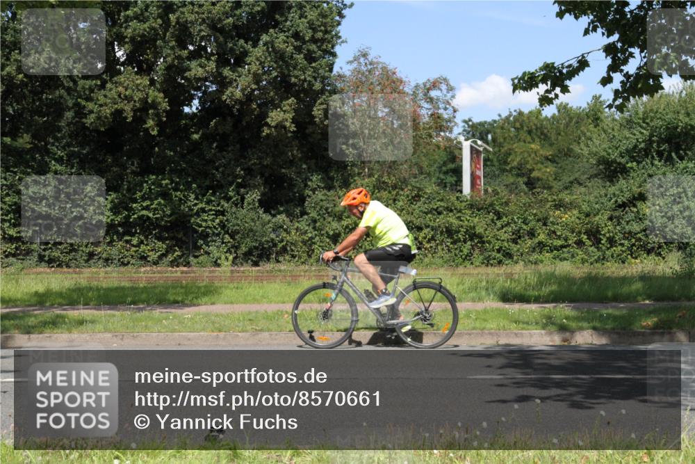 10.08.2025 - GEWOBA Citytriathlon Bremen Yannick Fuchs http://msf.ph/oto/8570661 10.08.2025 14:26:04 Radfahren 181, 220, 231, 273, 325, 331, 446 meine-sportfotos.de
