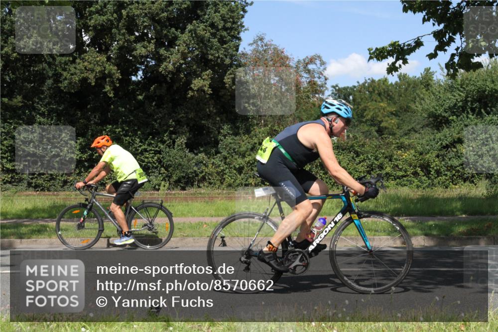 10.08.2025 - GEWOBA Citytriathlon Bremen Yannick Fuchs http://msf.ph/oto/8570662 10.08.2025 14:26:04 Radfahren 181, 220, 231, 273, 325, 331, 446 meine-sportfotos.de