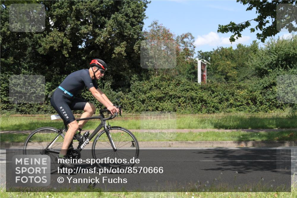 10.08.2025 - GEWOBA Citytriathlon Bremen Yannick Fuchs http://msf.ph/oto/8570666 10.08.2025 14:26:06 Radfahren 181, 220, 231, 273, 278, 325, 331, 446 meine-sportfotos.de