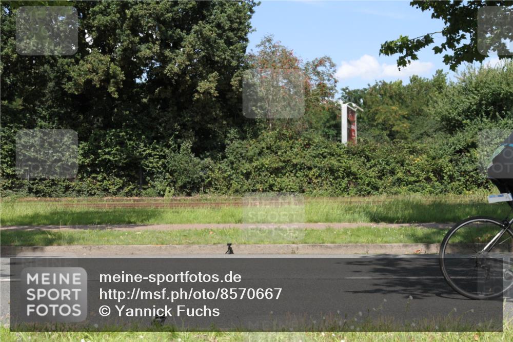 10.08.2025 - GEWOBA Citytriathlon Bremen Yannick Fuchs http://msf.ph/oto/8570667 10.08.2025 14:26:06 Radfahren 181, 220, 231, 273, 278, 325, 331, 446 meine-sportfotos.de