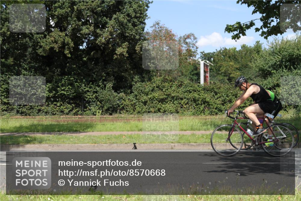 10.08.2025 - GEWOBA Citytriathlon Bremen Yannick Fuchs http://msf.ph/oto/8570668 10.08.2025 14:26:07 Radfahren 181, 220, 231, 273, 278, 325, 331, 446 meine-sportfotos.de