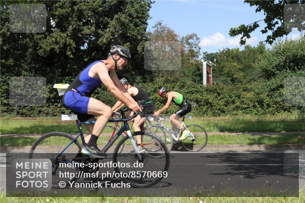 10.08.2025 - GEWOBA Citytriathlon Bremen Yannick Fuchs http://msf.ph/oto/8570669 10.08.2025 14:26:07 Radfahren 181, 220, 231, 273, 278, 325, 331, 446 meine-sportfotos.de
