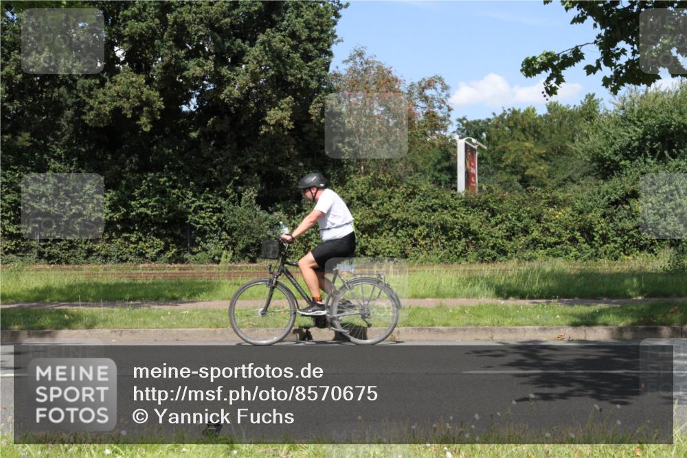 10.08.2025 - GEWOBA Citytriathlon Bremen Yannick Fuchs http://msf.ph/oto/8570675 10.08.2025 14:26:09 Radfahren 181, 220, 231, 273, 278, 325, 331, 446 meine-sportfotos.de