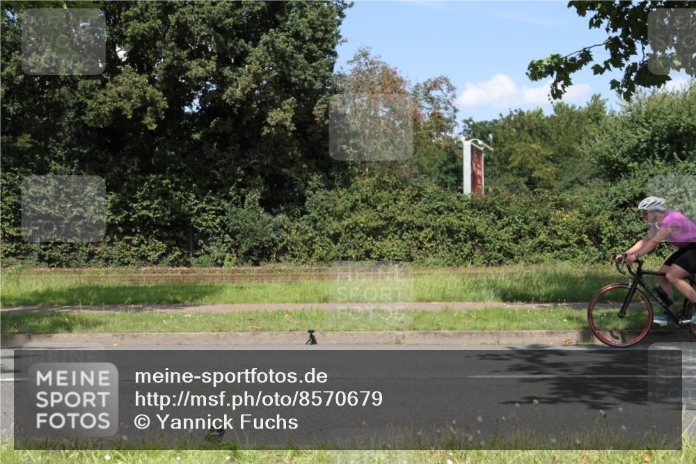 10.08.2025 - GEWOBA Citytriathlon Bremen Yannick Fuchs http://msf.ph/oto/8570679 10.08.2025 14:26:10 Radfahren 181, 220, 231, 273, 278, 325, 331 meine-sportfotos.de
