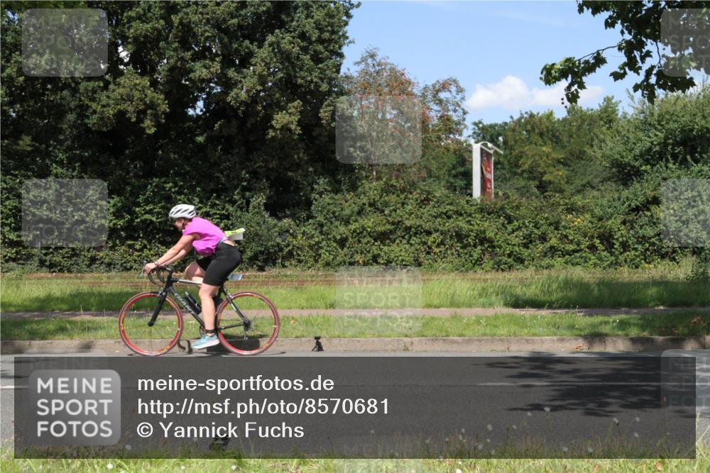 10.08.2025 - GEWOBA Citytriathlon Bremen Yannick Fuchs http://msf.ph/oto/8570681 10.08.2025 14:26:11 Radfahren 181, 220, 231, 273, 278, 325, 331 meine-sportfotos.de
