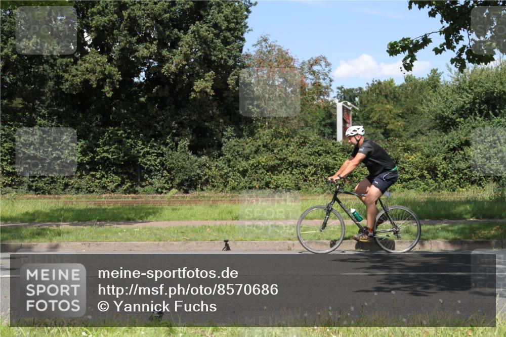 10.08.2025 - GEWOBA Citytriathlon Bremen Yannick Fuchs http://msf.ph/oto/8570686 10.08.2025 14:26:13 Radfahren 181, 220, 231, 273, 278, 325, 331 meine-sportfotos.de
