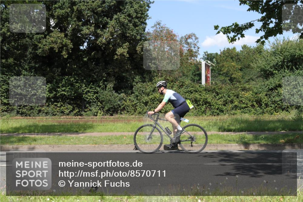 10.08.2025 - GEWOBA Citytriathlon Bremen Yannick Fuchs http://msf.ph/oto/8570711 10.08.2025 14:26:21 Radfahren 231, 278, 360, 404, 453 meine-sportfotos.de