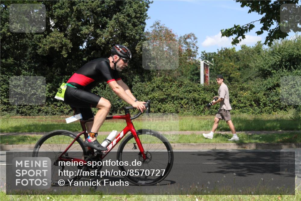 10.08.2025 - GEWOBA Citytriathlon Bremen Yannick Fuchs http://msf.ph/oto/8570727 10.08.2025 14:26:27 Radfahren 278, 358, 360, 404, 453, 532 meine-sportfotos.de