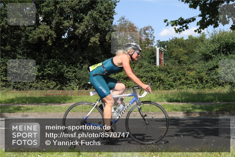 10.08.2025 - GEWOBA Citytriathlon Bremen Yannick Fuchs http://msf.ph/oto/8570747 10.08.2025 14:26:34 Radfahren 358, 360, 404, 408, 445, 453, 532 meine-sportfotos.de