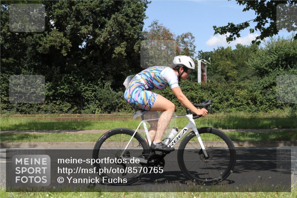 10.08.2025 - GEWOBA Citytriathlon Bremen Yannick Fuchs http://msf.ph/oto/8570765 10.08.2025 14:26:52 Radfahren 349, 358, 372, 408, 422, 445, 484, 497 meine-sportfotos.de