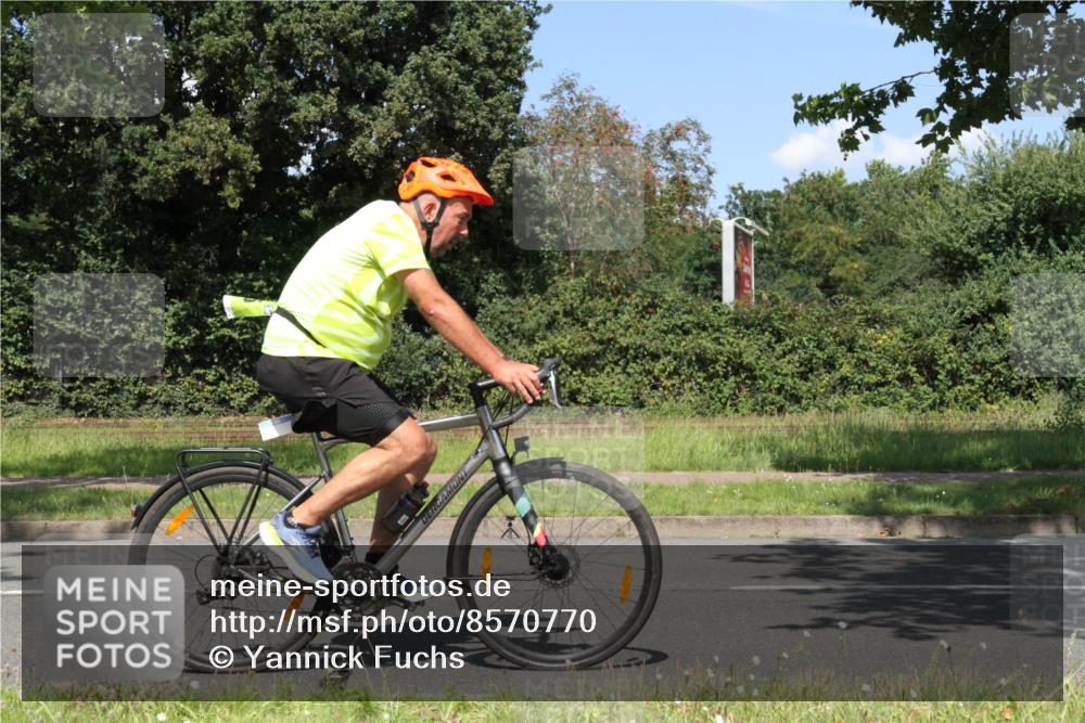 10.08.2025 - GEWOBA Citytriathlon Bremen Yannick Fuchs http://msf.ph/oto/8570770 10.08.2025 14:27:12 Radfahren 189, 196, 276, 286, 305, 318, 441, 457 meine-sportfotos.de