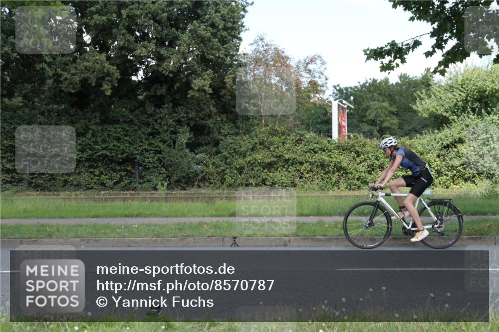 10.08.2025 - GEWOBA Citytriathlon Bremen Yannick Fuchs http://msf.ph/oto/8570787 10.08.2025 14:27:29 Radfahren 120, 156, 286, 320, 363, 441 meine-sportfotos.de