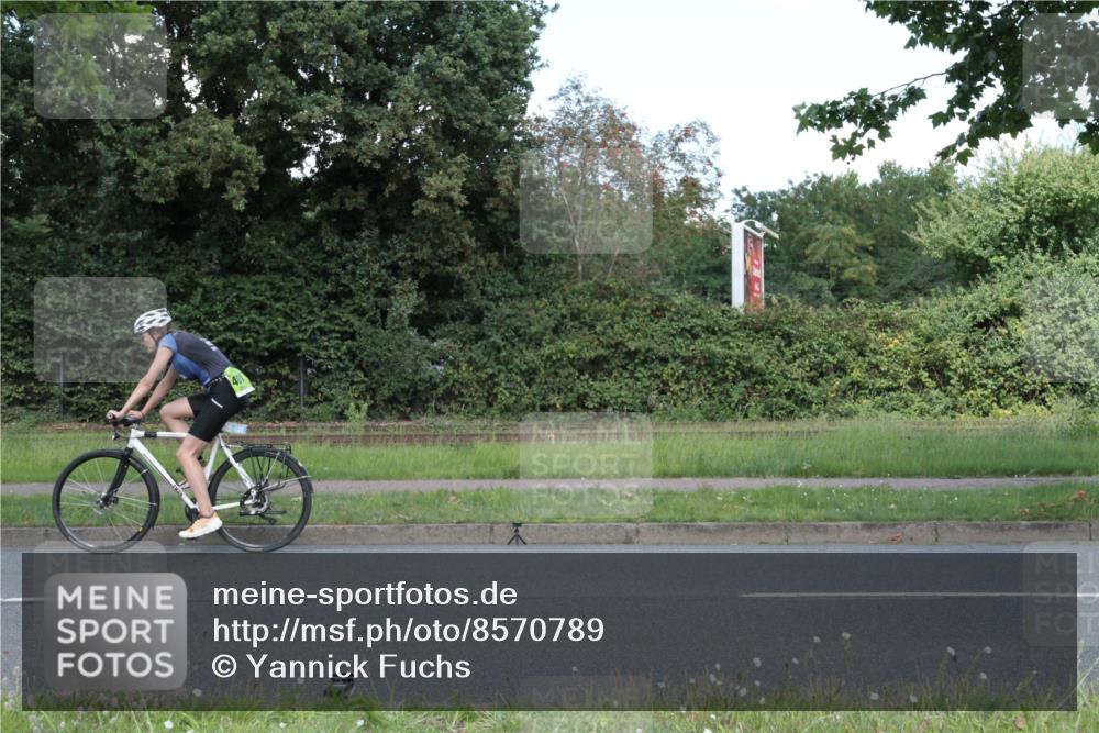 10.08.2025 - GEWOBA Citytriathlon Bremen Yannick Fuchs http://msf.ph/oto/8570789 10.08.2025 14:27:30 Radfahren 120, 156, 286, 320, 363, 441 meine-sportfotos.de