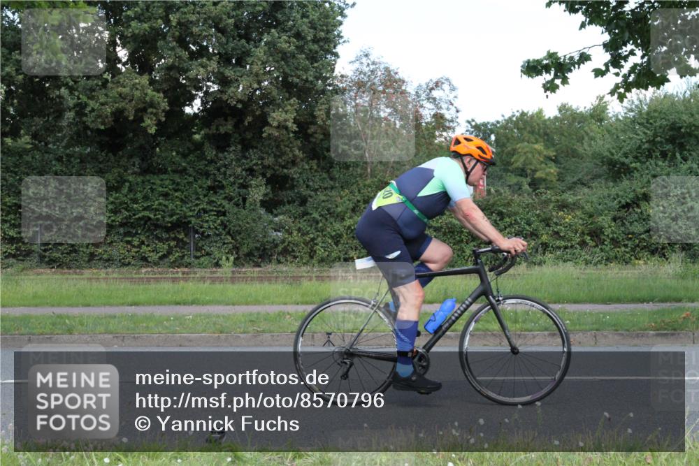 10.08.2025 - GEWOBA Citytriathlon Bremen Yannick Fuchs http://msf.ph/oto/8570796 10.08.2025 14:27:32 Radfahren 120, 156, 320, 363, 441 meine-sportfotos.de