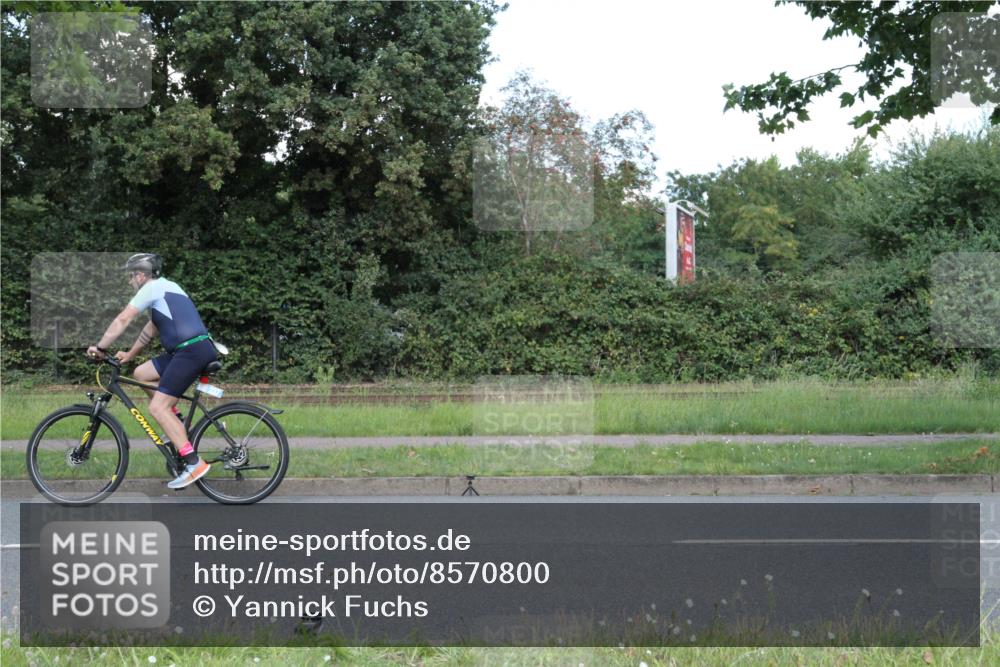 10.08.2025 - GEWOBA Citytriathlon Bremen Yannick Fuchs http://msf.ph/oto/8570800 10.08.2025 14:27:34 Radfahren 120, 156, 320, 363 meine-sportfotos.de