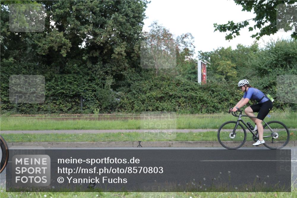 10.08.2025 - GEWOBA Citytriathlon Bremen Yannick Fuchs http://msf.ph/oto/8570803 10.08.2025 14:27:35 Radfahren 120, 156, 320, 363 meine-sportfotos.de