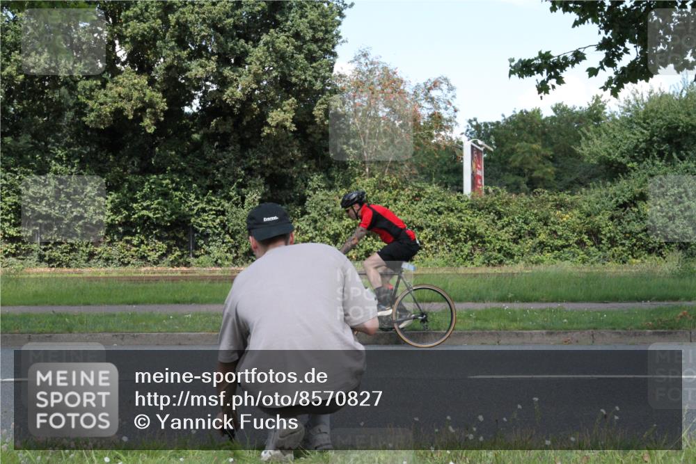 10.08.2025 - GEWOBA Citytriathlon Bremen Yannick Fuchs http://msf.ph/oto/8570827 10.08.2025 14:27:48 Radfahren 156, 159, 194, 293, 322, 363 meine-sportfotos.de