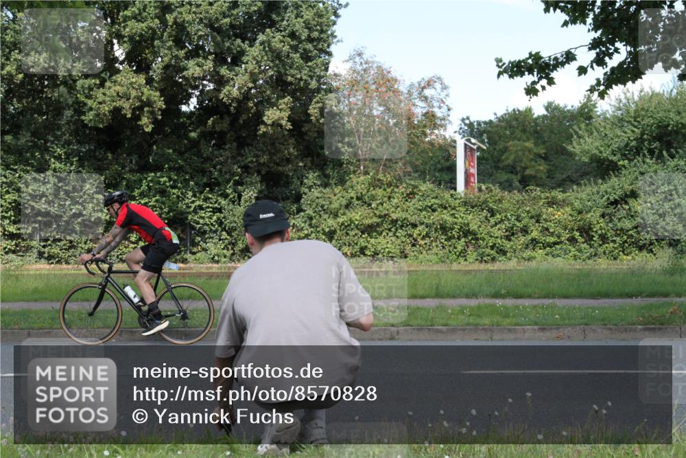 10.08.2025 - GEWOBA Citytriathlon Bremen Yannick Fuchs http://msf.ph/oto/8570828 10.08.2025 14:27:48 Radfahren 156, 159, 194, 293, 322, 363 meine-sportfotos.de