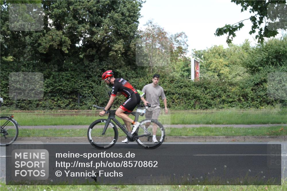 10.08.2025 - GEWOBA Citytriathlon Bremen Yannick Fuchs http://msf.ph/oto/8570862 10.08.2025 14:28:07 Radfahren 70, 293, 382, 448 meine-sportfotos.de