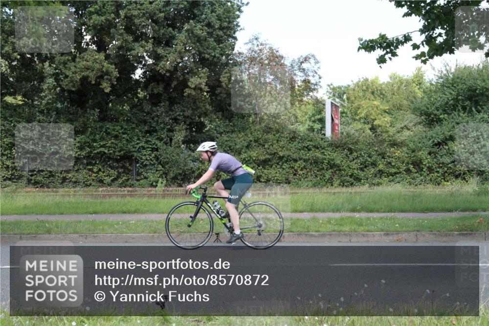 10.08.2025 - GEWOBA Citytriathlon Bremen Yannick Fuchs http://msf.ph/oto/8570872 10.08.2025 14:28:27 Radfahren 237, 367, 382, 401, 448 meine-sportfotos.de