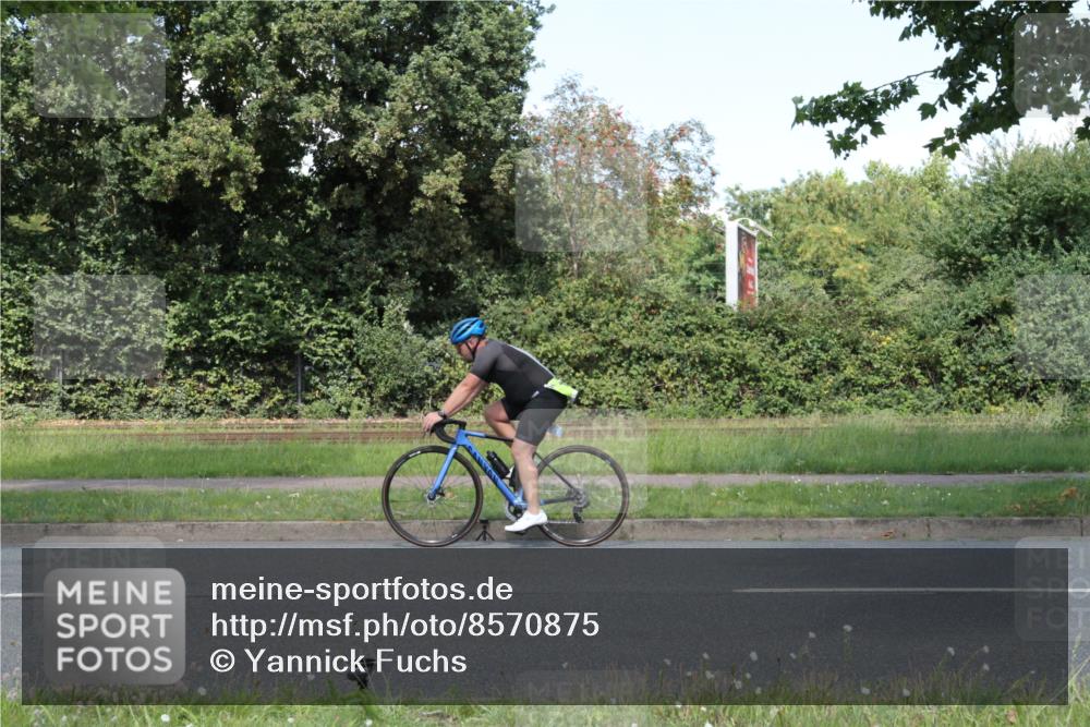 10.08.2025 - GEWOBA Citytriathlon Bremen Yannick Fuchs http://msf.ph/oto/8570875 10.08.2025 14:28:33 Radfahren 171, 237, 367, 401, 467, 483 meine-sportfotos.de