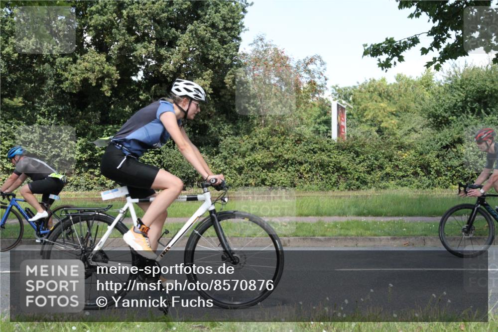 10.08.2025 - GEWOBA Citytriathlon Bremen Yannick Fuchs http://msf.ph/oto/8570876 10.08.2025 14:28:34 Radfahren 171, 237, 367, 401, 467, 483 meine-sportfotos.de