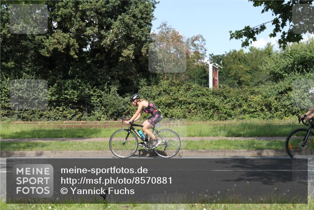 10.08.2025 - GEWOBA Citytriathlon Bremen Yannick Fuchs http://msf.ph/oto/8570881 10.08.2025 14:28:39 Radfahren 171, 193, 237, 350, 367, 401, 467, 483 meine-sportfotos.de