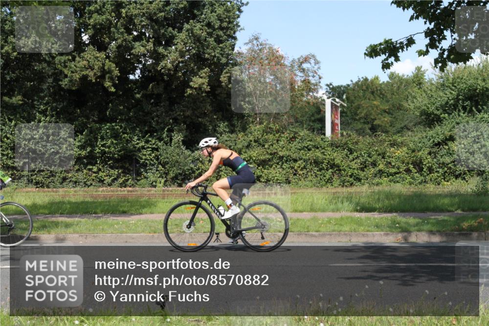 10.08.2025 - GEWOBA Citytriathlon Bremen Yannick Fuchs http://msf.ph/oto/8570882 10.08.2025 14:28:39 Radfahren 171, 193, 237, 350, 367, 401, 467, 483 meine-sportfotos.de