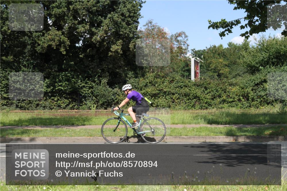 10.08.2025 - GEWOBA Citytriathlon Bremen Yannick Fuchs http://msf.ph/oto/8570894 10.08.2025 14:28:49 Radfahren 168, 171, 193, 237, 350, 403, 467, 483 meine-sportfotos.de