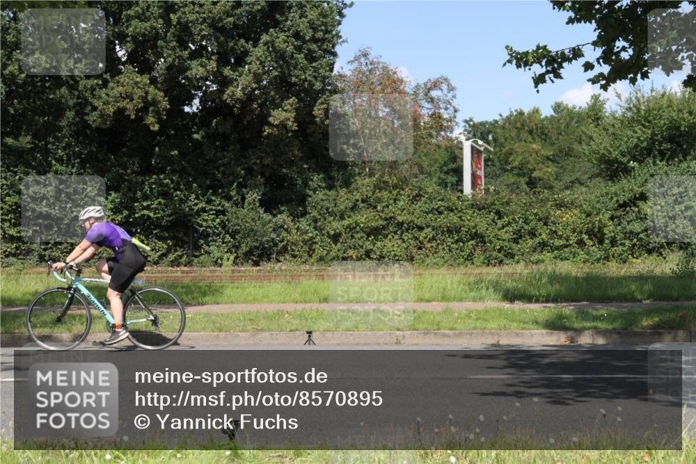 10.08.2025 - GEWOBA Citytriathlon Bremen Yannick Fuchs http://msf.ph/oto/8570895 10.08.2025 14:28:49 Radfahren 168, 171, 193, 237, 350, 403, 467, 483 meine-sportfotos.de