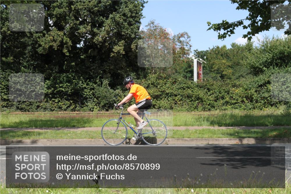 10.08.2025 - GEWOBA Citytriathlon Bremen Yannick Fuchs http://msf.ph/oto/8570899 10.08.2025 14:28:52 Radfahren 168, 171, 193, 321, 350, 403, 467, 483 meine-sportfotos.de