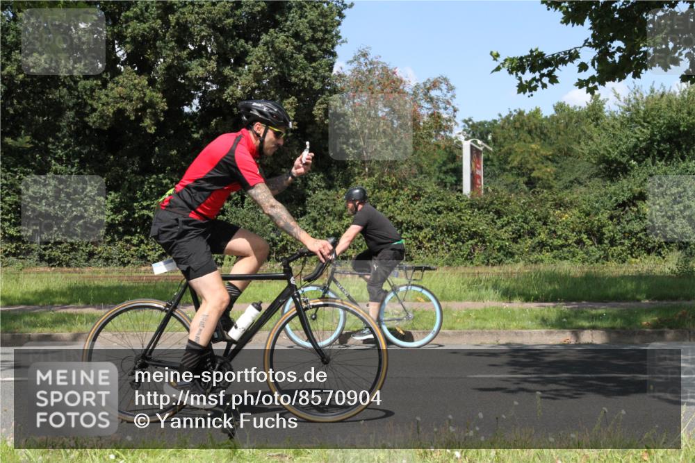 10.08.2025 - GEWOBA Citytriathlon Bremen Yannick Fuchs http://msf.ph/oto/8570904 10.08.2025 14:28:55 Radfahren 168, 171, 172, 193, 321, 350, 403, 483 meine-sportfotos.de