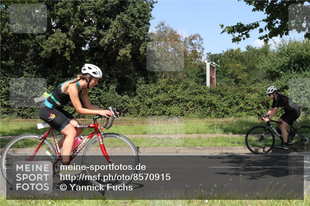 10.08.2025 - GEWOBA Citytriathlon Bremen Yannick Fuchs http://msf.ph/oto/8570915 10.08.2025 14:29:00 Radfahren 168, 172, 193, 321, 350, 403 meine-sportfotos.de