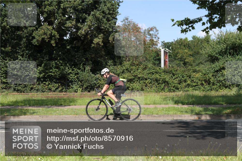 10.08.2025 - GEWOBA Citytriathlon Bremen Yannick Fuchs http://msf.ph/oto/8570916 10.08.2025 14:29:00 Radfahren 168, 172, 193, 321, 350, 403 meine-sportfotos.de