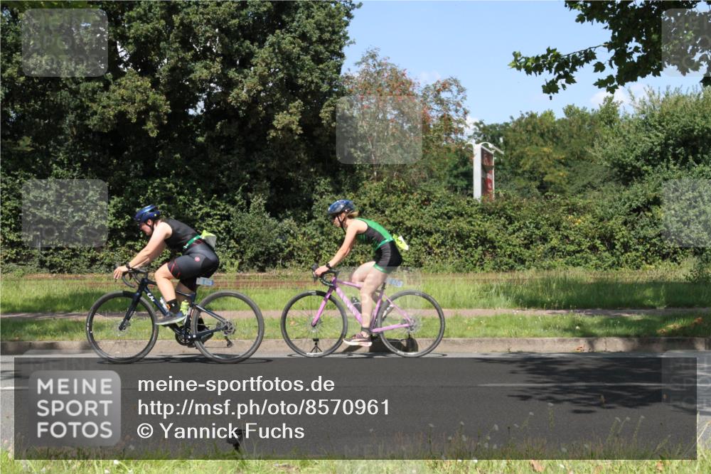 10.08.2025 - GEWOBA Citytriathlon Bremen Yannick Fuchs http://msf.ph/oto/8570961 10.08.2025 14:29:16 Radfahren 172, 188, 206, 321, 365, 389, 447 meine-sportfotos.de