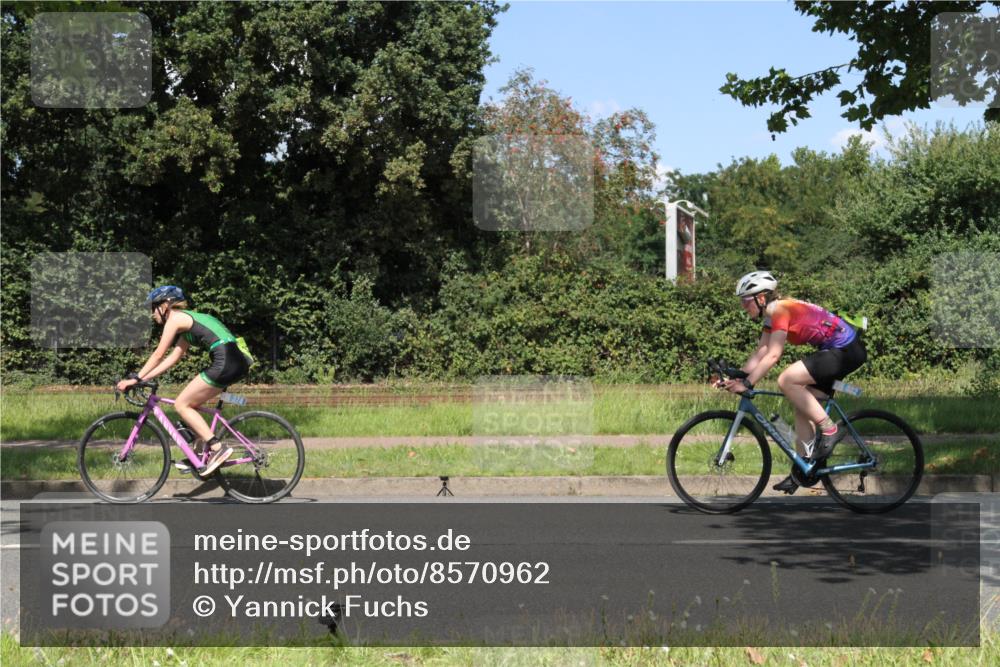 10.08.2025 - GEWOBA Citytriathlon Bremen Yannick Fuchs http://msf.ph/oto/8570962 10.08.2025 14:29:16 Radfahren 172, 188, 206, 321, 365, 389, 447 meine-sportfotos.de