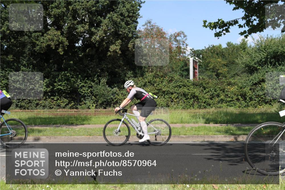 10.08.2025 - GEWOBA Citytriathlon Bremen Yannick Fuchs http://msf.ph/oto/8570964 10.08.2025 14:29:17 Radfahren 117, 172, 188, 206, 321, 365, 389, 447 meine-sportfotos.de