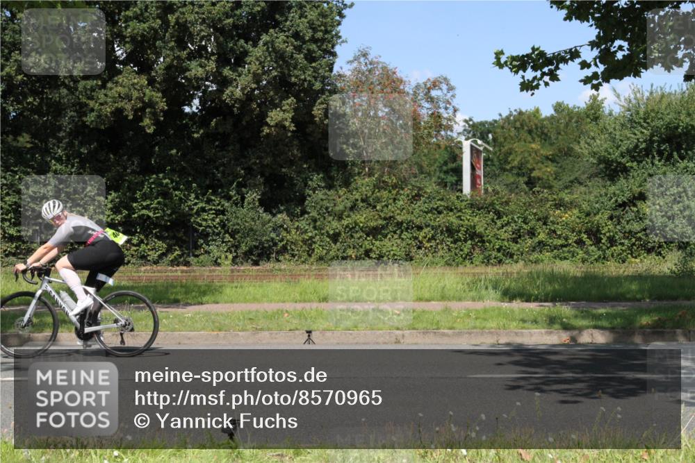 10.08.2025 - GEWOBA Citytriathlon Bremen Yannick Fuchs http://msf.ph/oto/8570965 10.08.2025 14:29:17 Radfahren 117, 172, 188, 206, 321, 365, 389, 447 meine-sportfotos.de