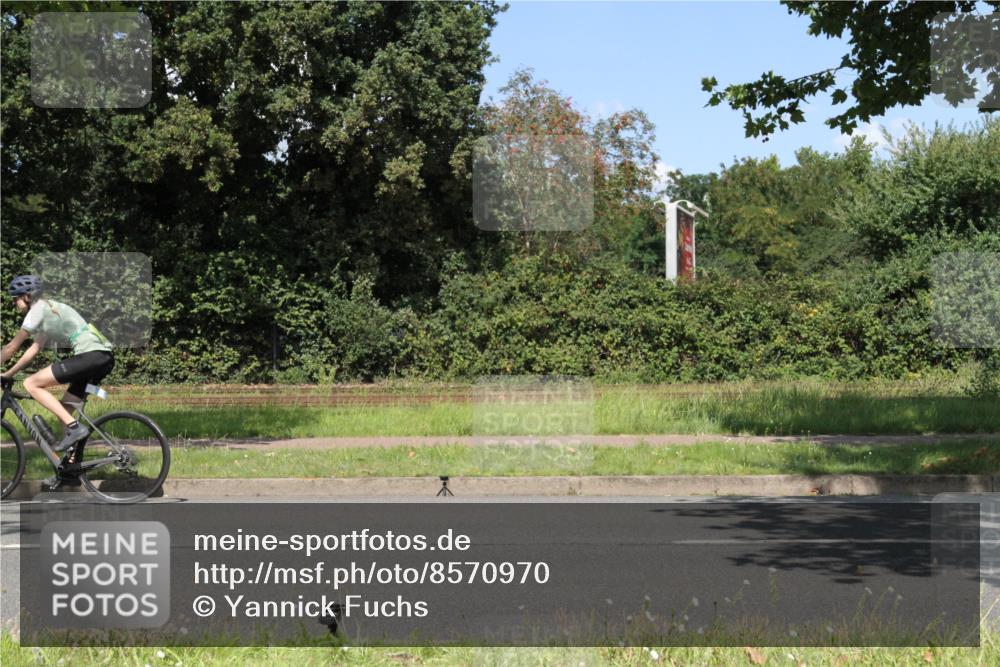 10.08.2025 - GEWOBA Citytriathlon Bremen Yannick Fuchs http://msf.ph/oto/8570970 10.08.2025 14:29:19 Radfahren 117, 172, 188, 206, 212, 351, 365, 389, 447 meine-sportfotos.de