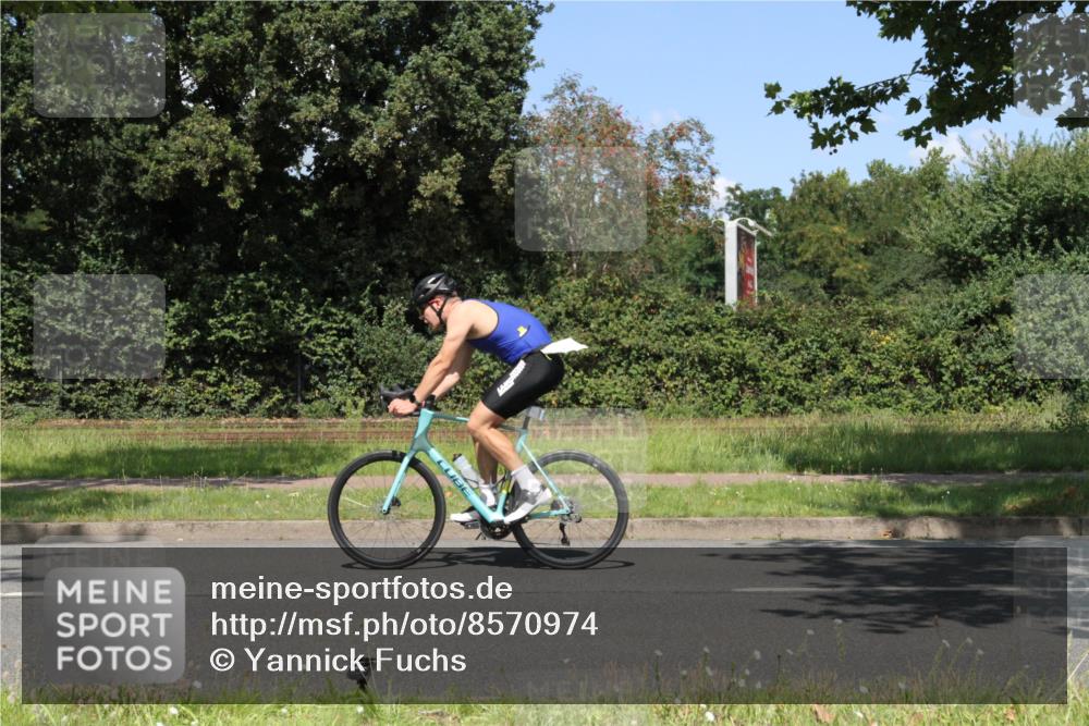 10.08.2025 - GEWOBA Citytriathlon Bremen Yannick Fuchs http://msf.ph/oto/8570974 10.08.2025 14:29:21 Radfahren 117, 179, 188, 206, 212, 351, 365, 373, 389, 447, 487 meine-sportfotos.de