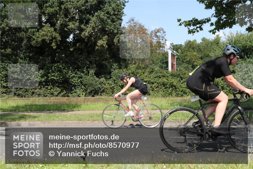 10.08.2025 - GEWOBA Citytriathlon Bremen Yannick Fuchs http://msf.ph/oto/8570977 10.08.2025 14:29:22 Radfahren 117, 179, 188, 206, 212, 351, 365, 373, 389, 447, 487 meine-sportfotos.de