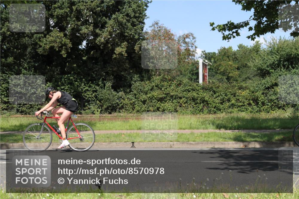 10.08.2025 - GEWOBA Citytriathlon Bremen Yannick Fuchs http://msf.ph/oto/8570978 10.08.2025 14:29:22 Radfahren 117, 179, 188, 206, 212, 351, 365, 373, 389, 447, 487 meine-sportfotos.de