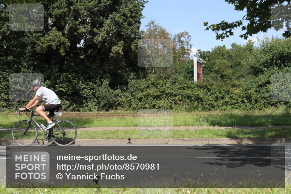 10.08.2025 - GEWOBA Citytriathlon Bremen Yannick Fuchs http://msf.ph/oto/8570981 10.08.2025 14:29:23 Radfahren 117, 179, 188, 206, 212, 351, 365, 373, 389, 447, 487 meine-sportfotos.de