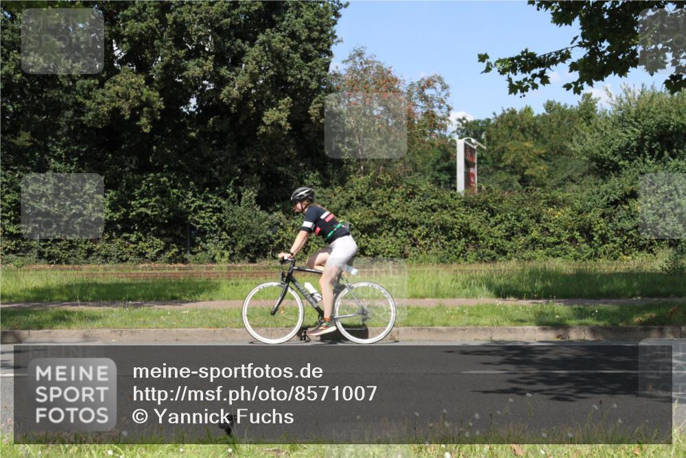 10.08.2025 - GEWOBA Citytriathlon Bremen Yannick Fuchs http://msf.ph/oto/8571007 10.08.2025 14:29:32 Radfahren 117, 179, 206, 212, 226, 351, 365, 373, 389, 405, 466, 487, 517 meine-sportfotos.de
