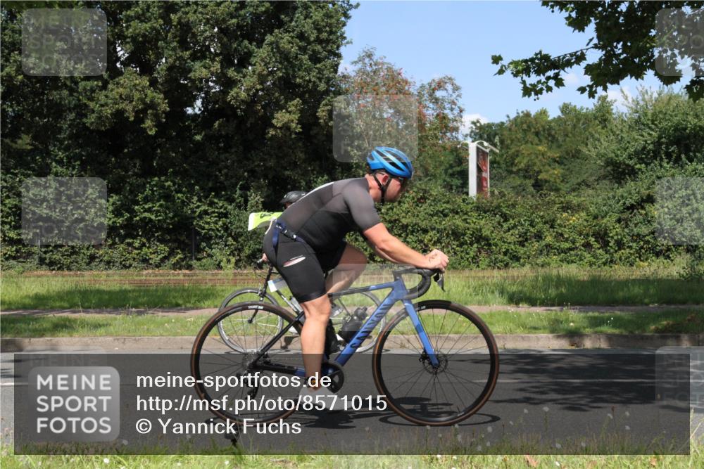 10.08.2025 - GEWOBA Citytriathlon Bremen Yannick Fuchs http://msf.ph/oto/8571015 10.08.2025 14:29:35 Radfahren 117, 179, 206, 212, 226, 351, 365, 373, 405, 466, 487, 517 meine-sportfotos.de