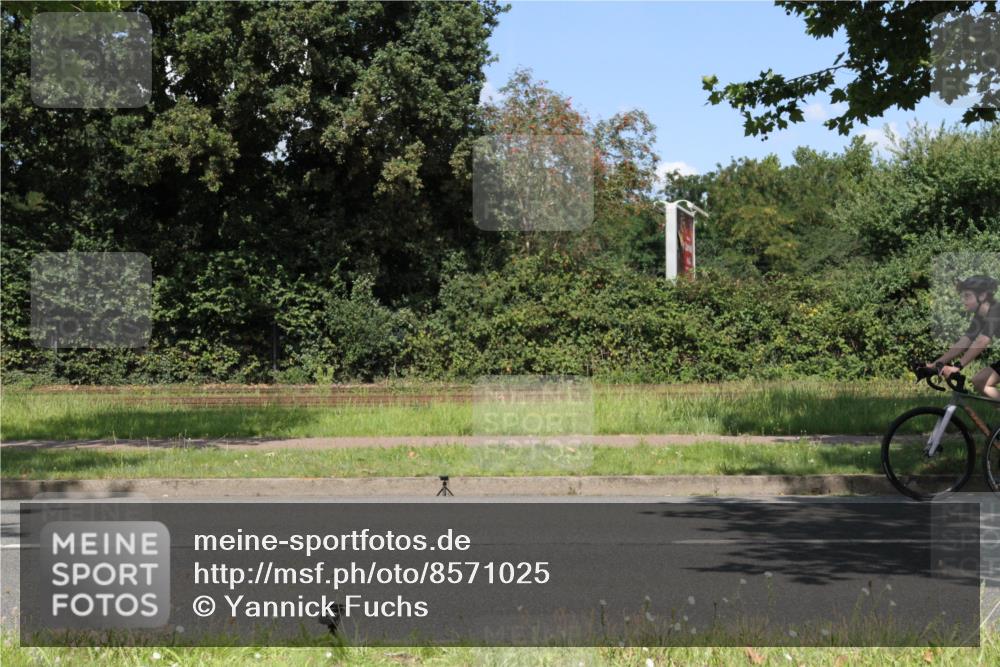 10.08.2025 - GEWOBA Citytriathlon Bremen Yannick Fuchs http://msf.ph/oto/8571025 10.08.2025 14:29:39 Radfahren 117, 179, 206, 212, 226, 275, 351, 365, 373, 405, 466, 468, 487, 517 meine-sportfotos.de