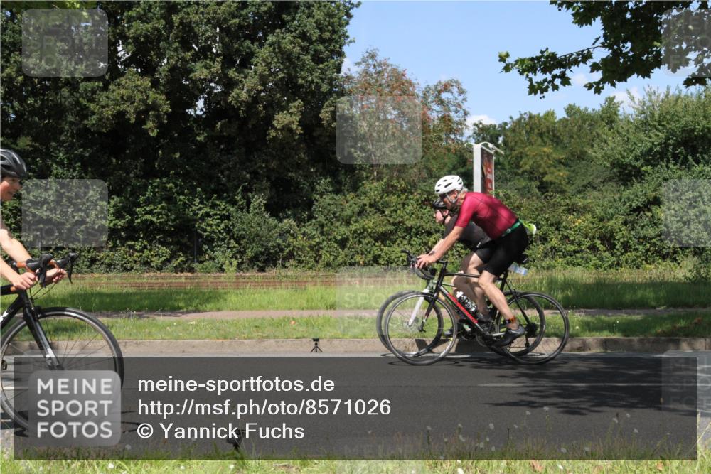 10.08.2025 - GEWOBA Citytriathlon Bremen Yannick Fuchs http://msf.ph/oto/8571026 10.08.2025 14:29:39 Radfahren 117, 179, 206, 212, 226, 275, 351, 365, 373, 405, 466, 468, 487, 517 meine-sportfotos.de