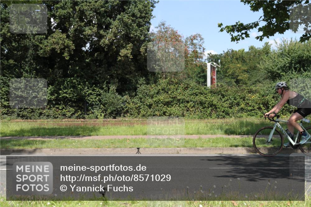 10.08.2025 - GEWOBA Citytriathlon Bremen Yannick Fuchs http://msf.ph/oto/8571029 10.08.2025 14:29:40 Radfahren 117, 179, 206, 212, 226, 275, 351, 365, 373, 405, 466, 468, 487, 517 meine-sportfotos.de