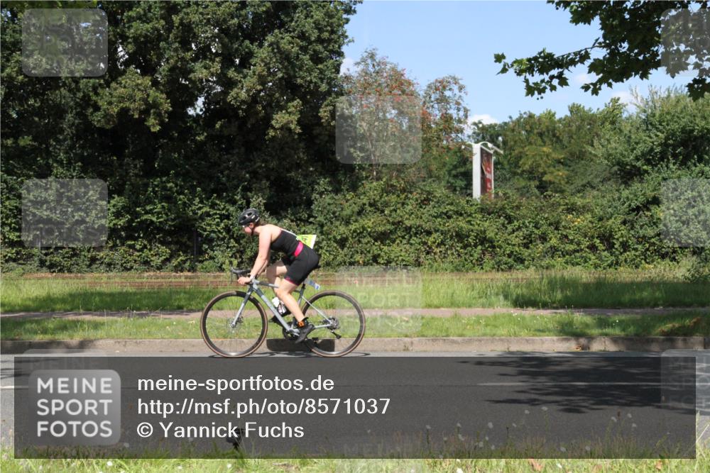 10.08.2025 - GEWOBA Citytriathlon Bremen Yannick Fuchs http://msf.ph/oto/8571037 10.08.2025 14:29:43 Radfahren 179, 212, 226, 275, 327, 351, 373, 405, 466, 468, 487, 517 meine-sportfotos.de