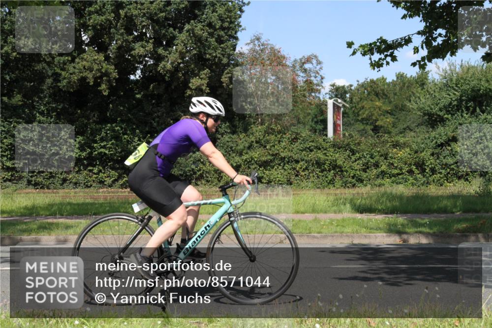 10.08.2025 - GEWOBA Citytriathlon Bremen Yannick Fuchs http://msf.ph/oto/8571044 10.08.2025 14:29:55 Radfahren 42, 95, 112, 183, 226, 275, 315, 327, 337, 454, 468 meine-sportfotos.de